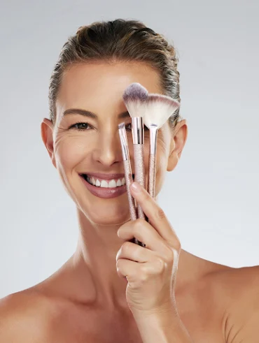 Makeup for Mature Skin: Tips and Tricks for a Youthful Glow