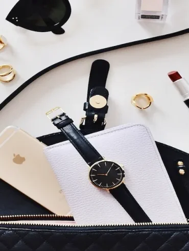 The Ultimate Accessory Gift Guide : five Accessories that make the perfect gift