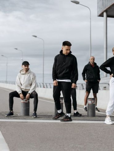 How to Spot High-Quality Clothing Basics That Actually Last How to Spot High-Quality Clothing Basics That Actually Last