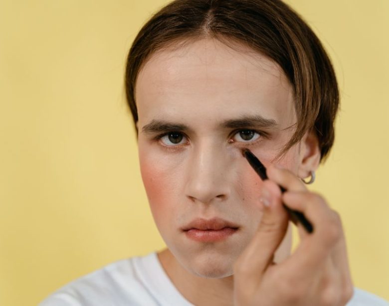 Lightweight Makeup for Warm Weather: Tinted Moisturiser and Cream Blush Lightweight Makeup for Warm Weather: Tinted Moisturiser and Cream Blush