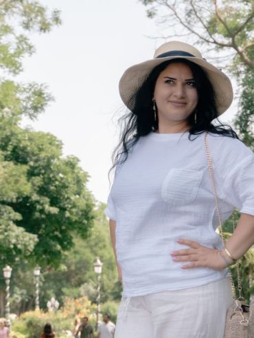 Linen Outfits for Warm May Days Without the Crumples