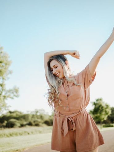 Rompers for Curvy Women: Fit & Style Tips