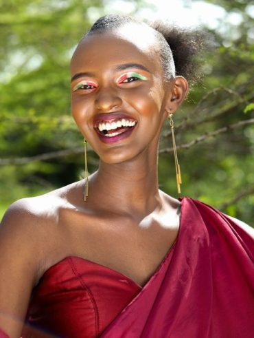 How to Choose Statement Earrings for Your Face Shape