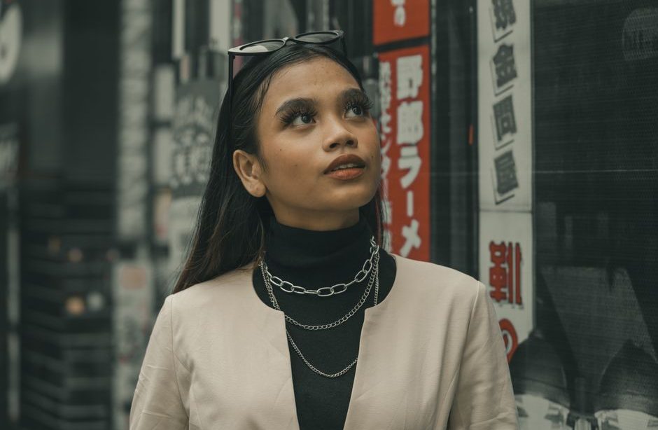 5 Statement Necklaces That Fix a Plain Outfit Fast