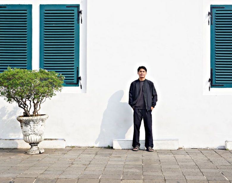 How to Wear Wide Leg Pants in XXS Without Getting Swallowed by Fabric