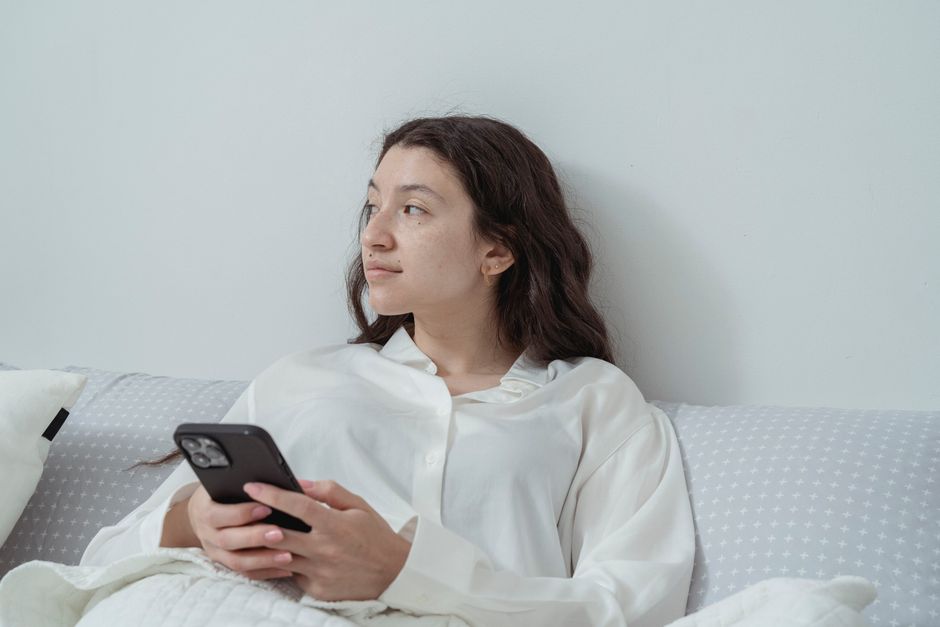 Woman in a relaxed white linen outfit